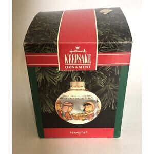 Vintage 1992 Hallmark Keepsake Peanuts Glass ornament Snoopy w/box